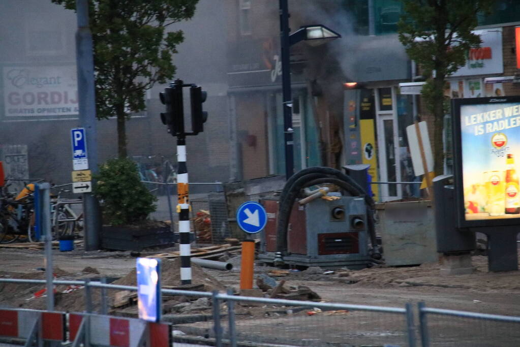 Enorme schade en brand na plofkraak