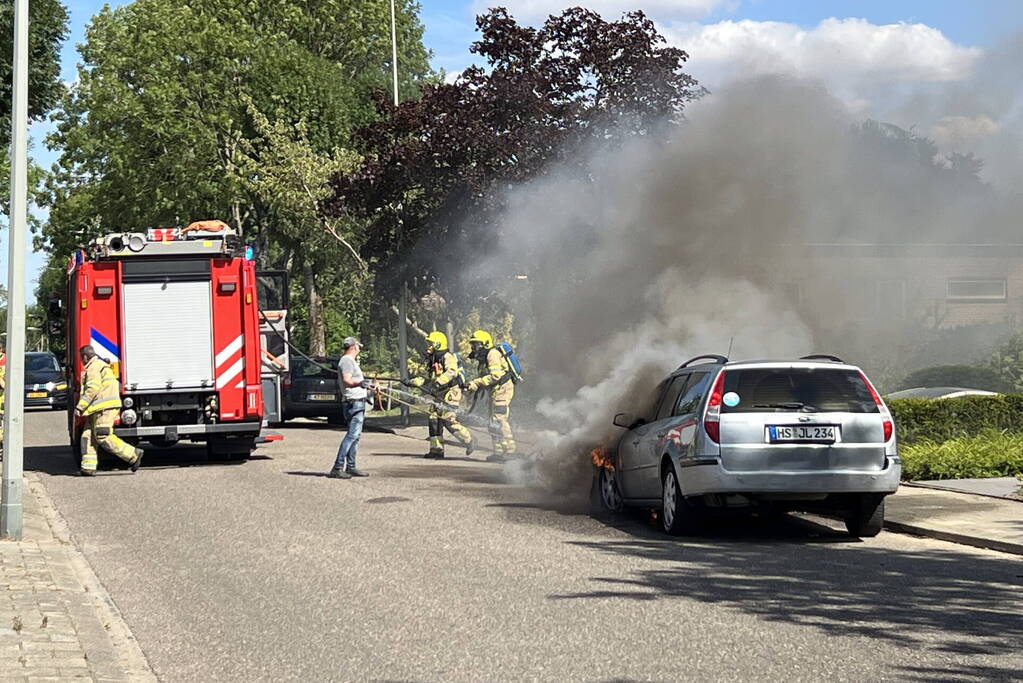 Auto verwoest vanwege brand