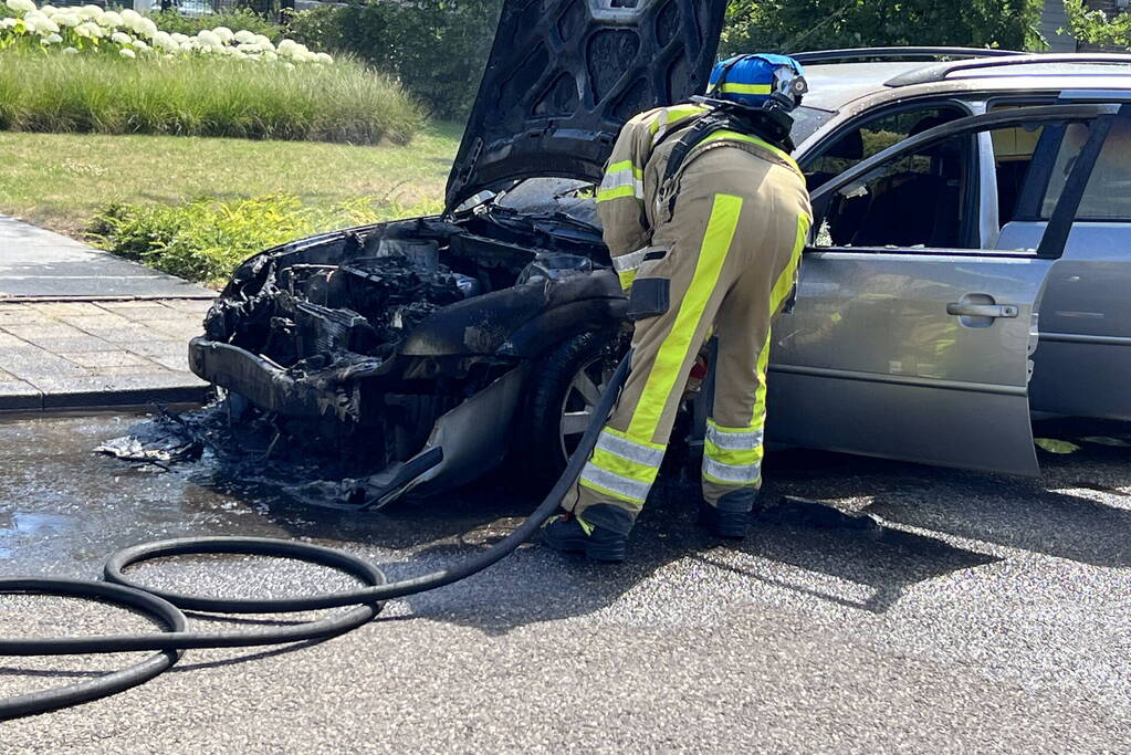 Auto verwoest vanwege brand