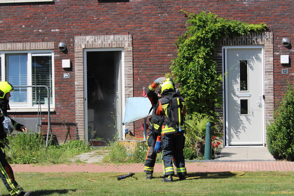 Veel rook bij brand in woning