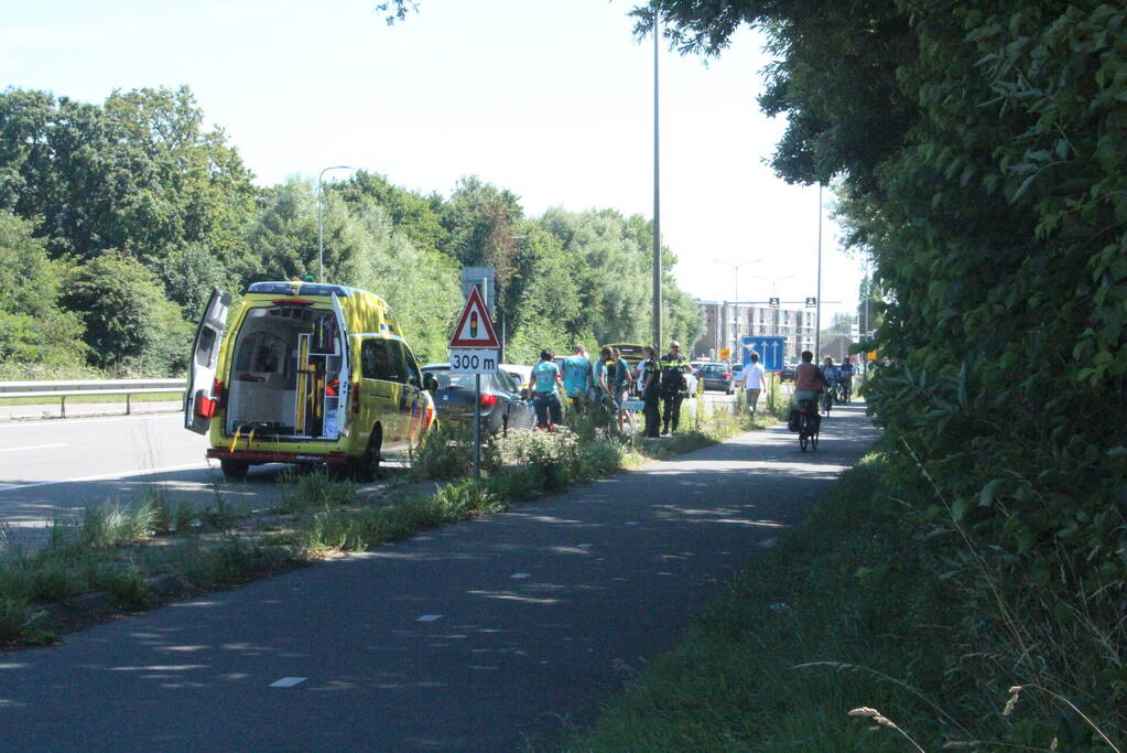 Vrouw onwel in personenauto