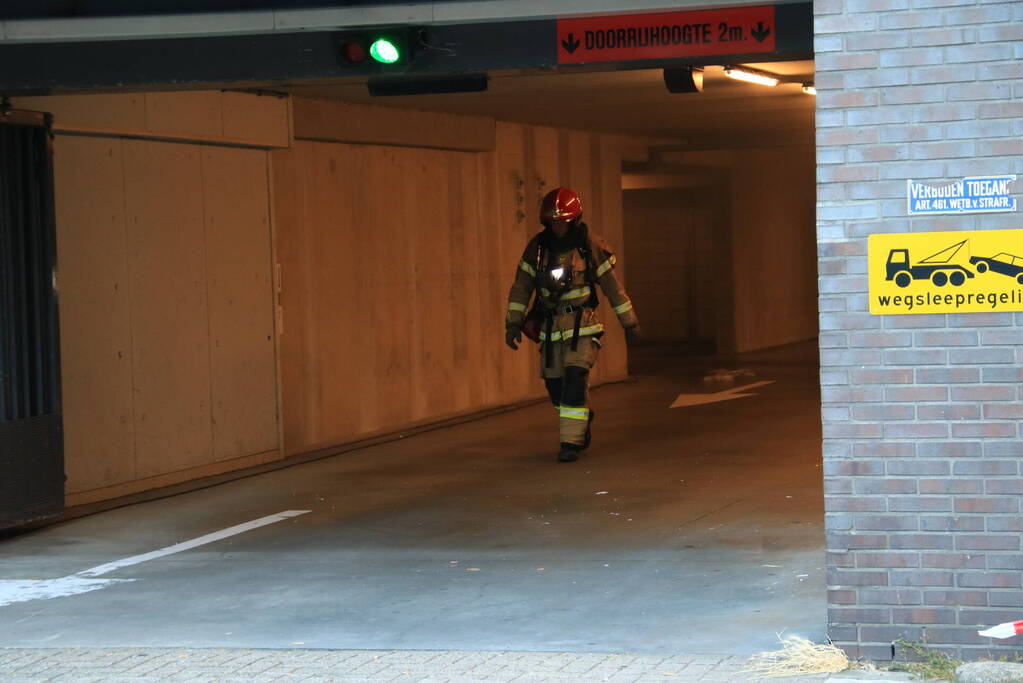 Fietsaccu in brand in parkeergarage