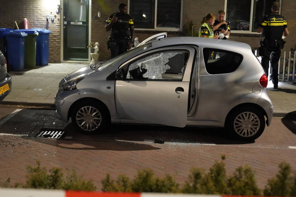 Gewonde bij schietpartij vanuit auto in woonwijk