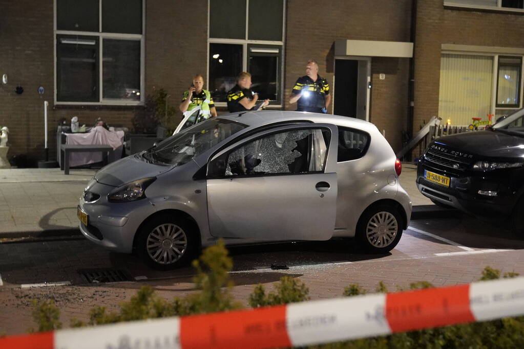 Gewonde bij schietpartij vanuit auto in woonwijk