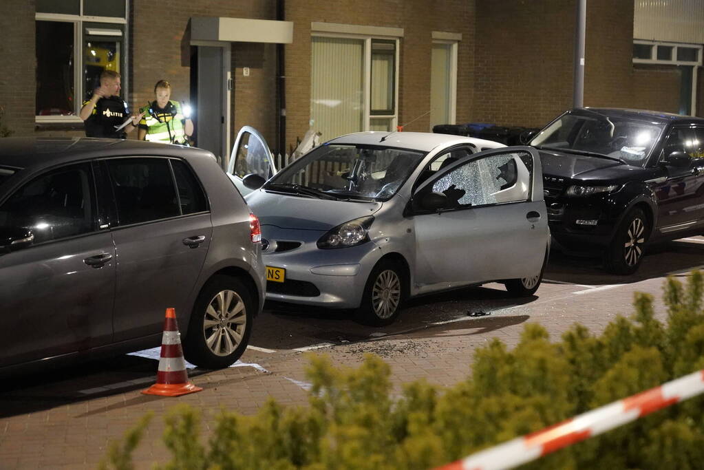Gewonde bij schietpartij vanuit auto in woonwijk