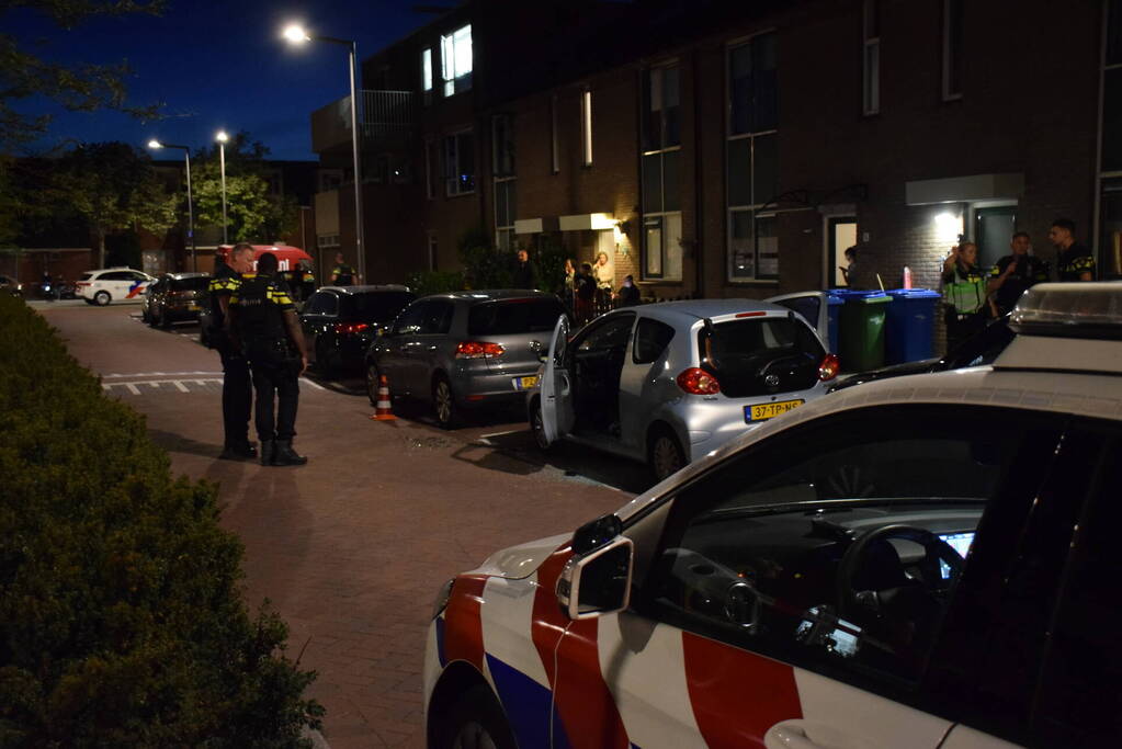 Gewonde bij schietpartij vanuit auto in woonwijk