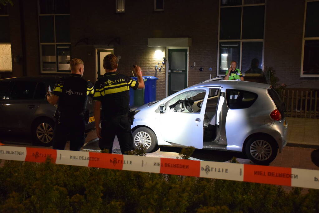 Gewonde bij schietpartij vanuit auto in woonwijk