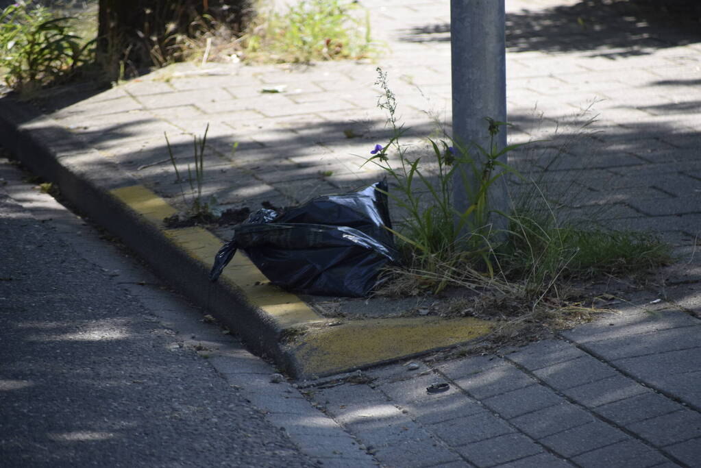Brandweer doet onderzoek naar zak met onbekende stof