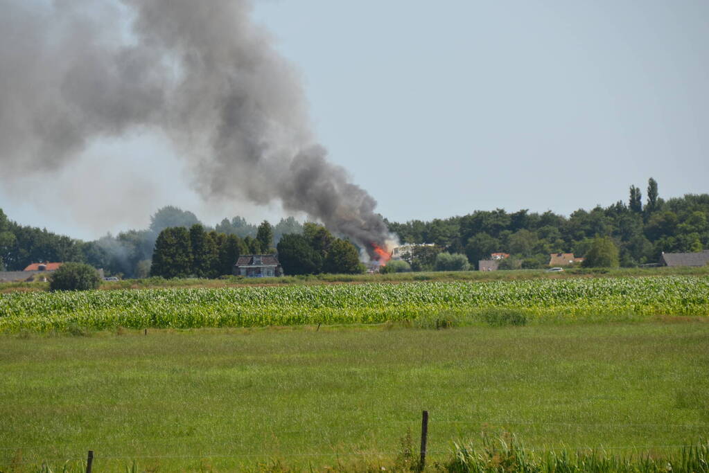 Boerderij volledig in brand