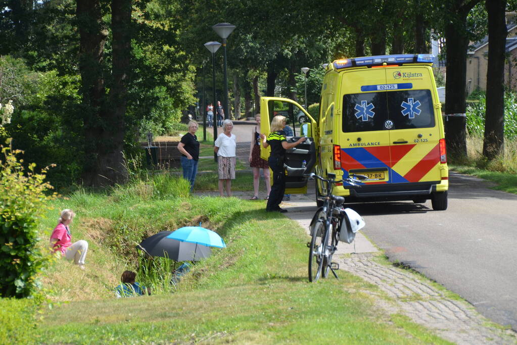 Fietsster gewond na val in greppel