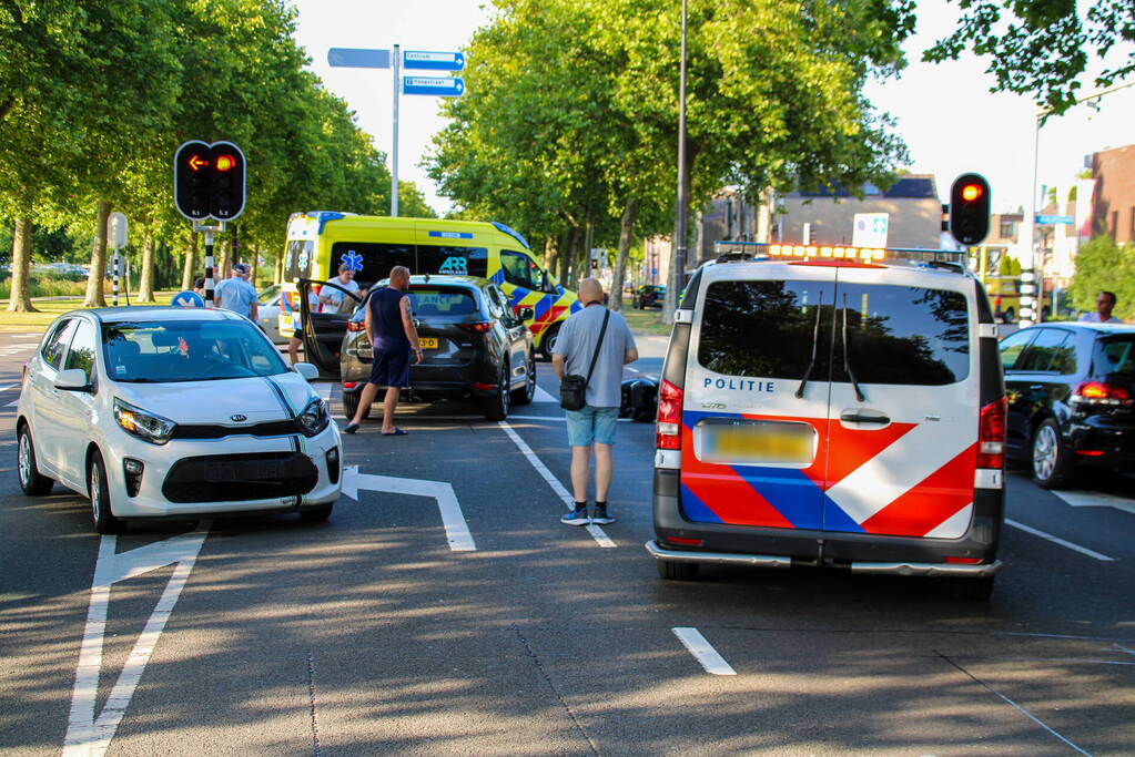 Bestuurder scooter gewond bij aanrijding met auto