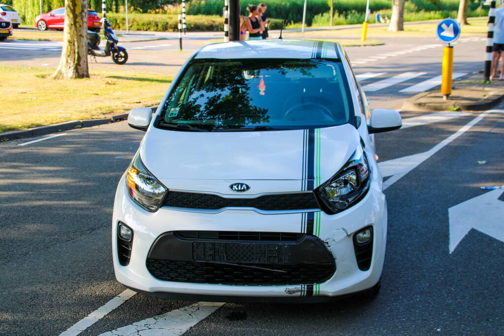 Bestuurder scooter gewond bij aanrijding met auto