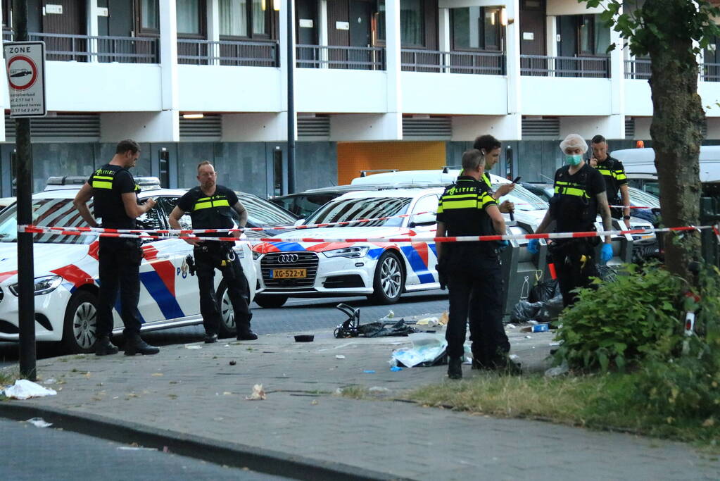 Politie onderzoekt schietpartij op straat