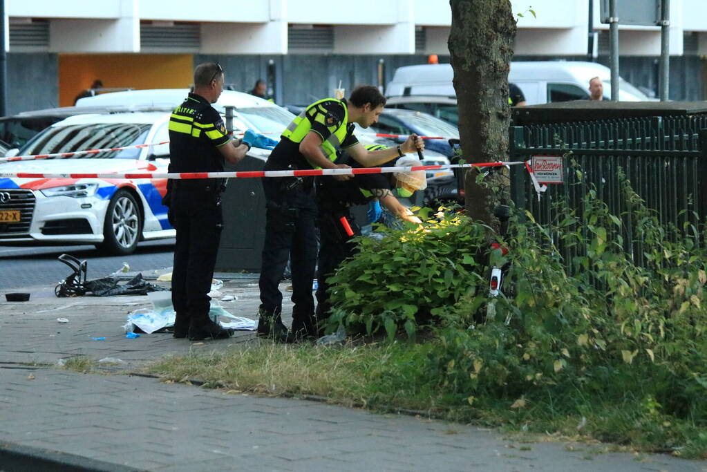 Politie onderzoekt schietpartij op straat