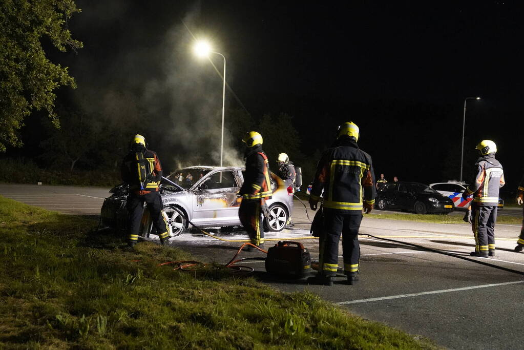 Auto volledig uitgebrand