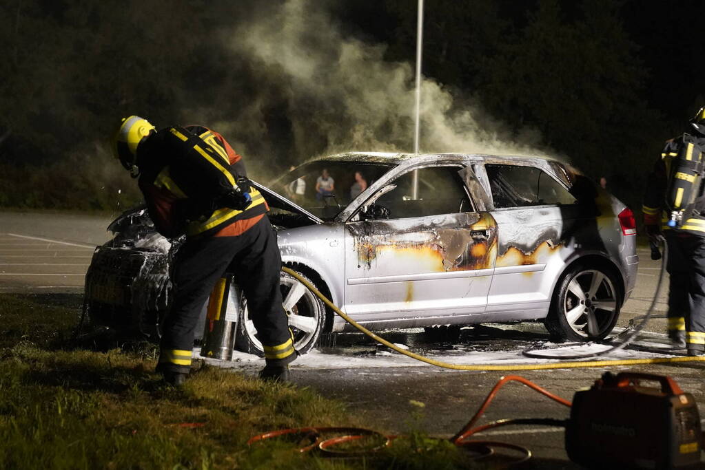 Auto volledig uitgebrand