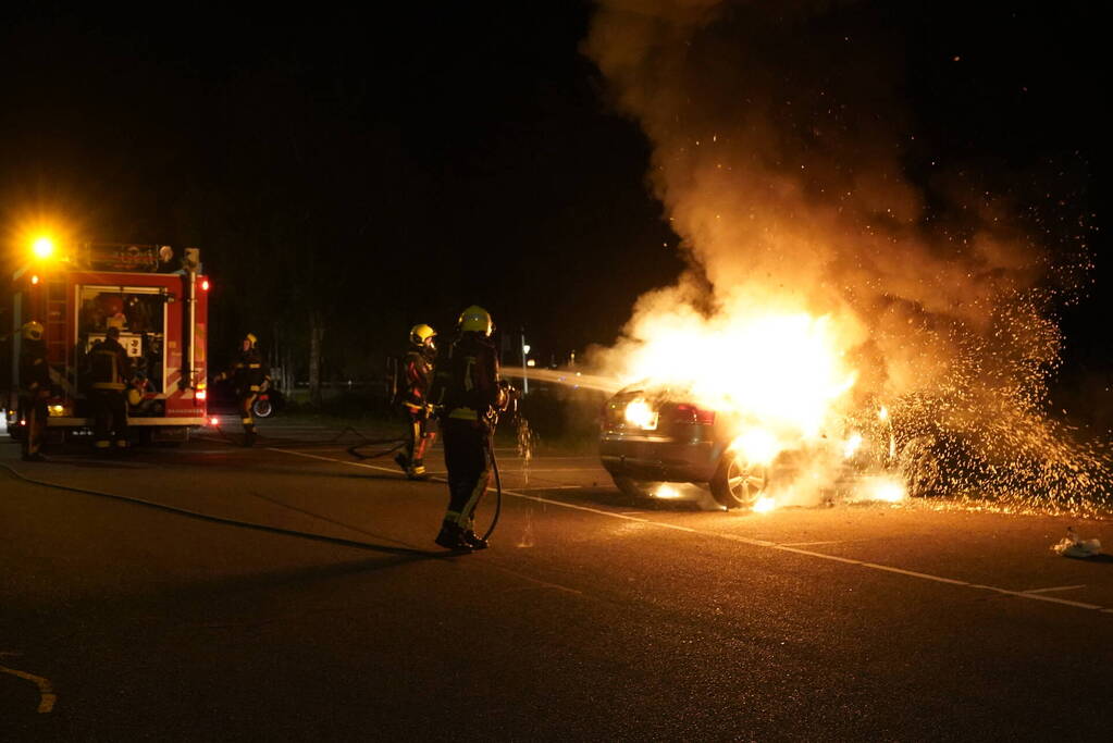 Auto volledig uitgebrand