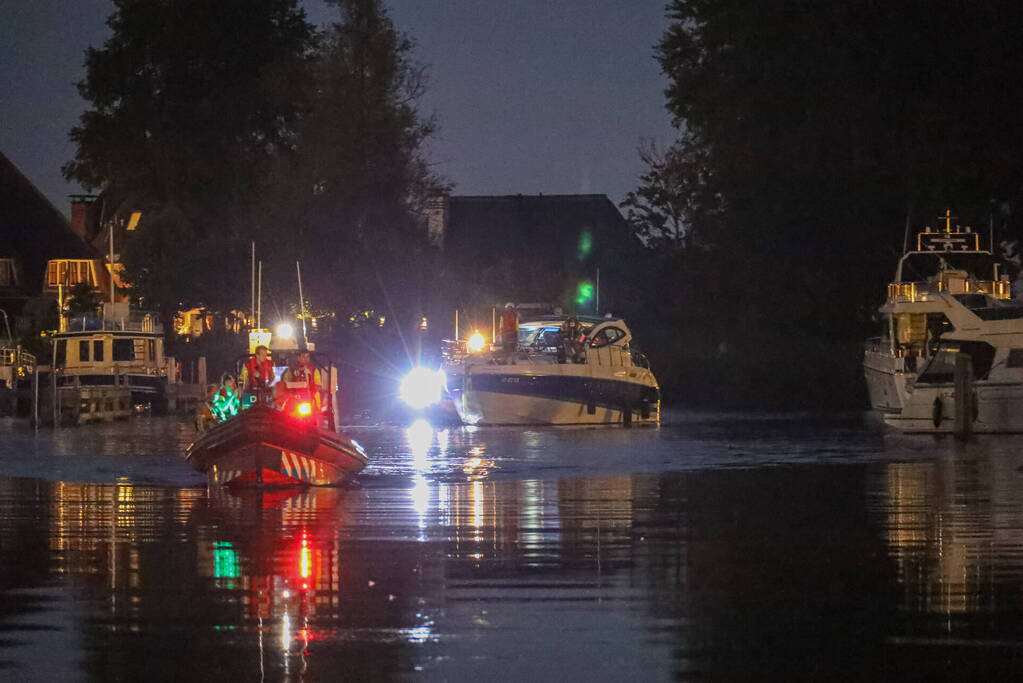 Brand aan boord van motorboot op Gooimeer