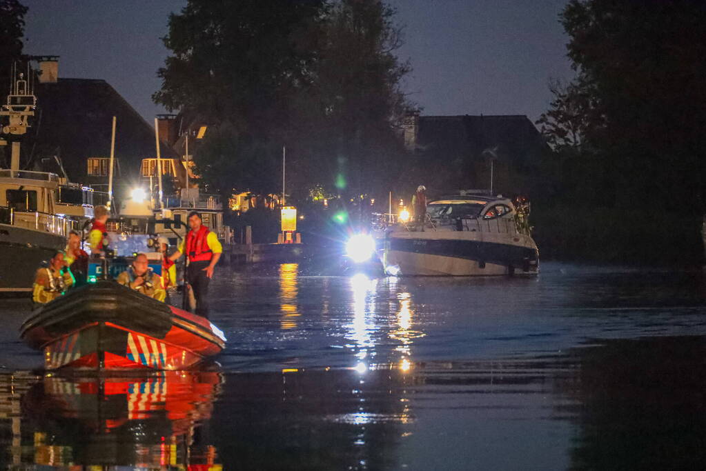 Brand aan boord van motorboot op Gooimeer