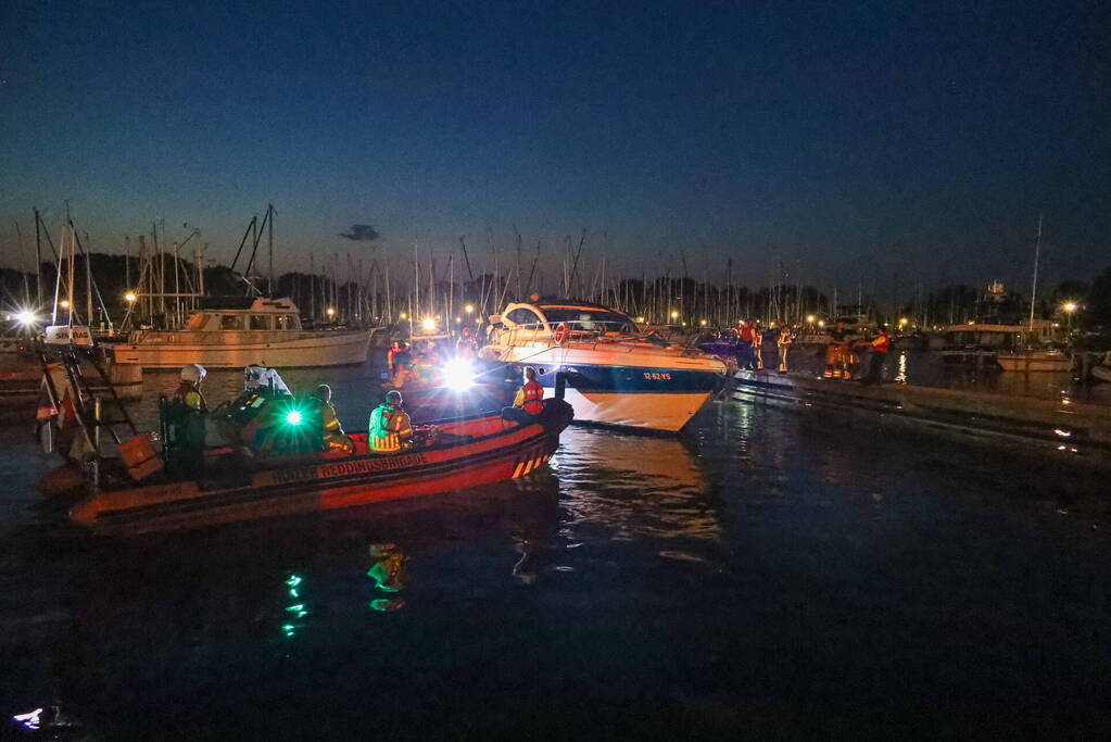 Brand aan boord van motorboot op Gooimeer