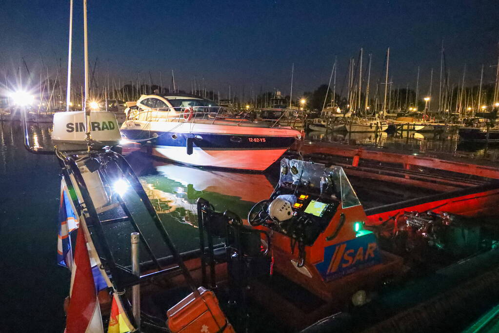 Brand aan boord van motorboot op Gooimeer