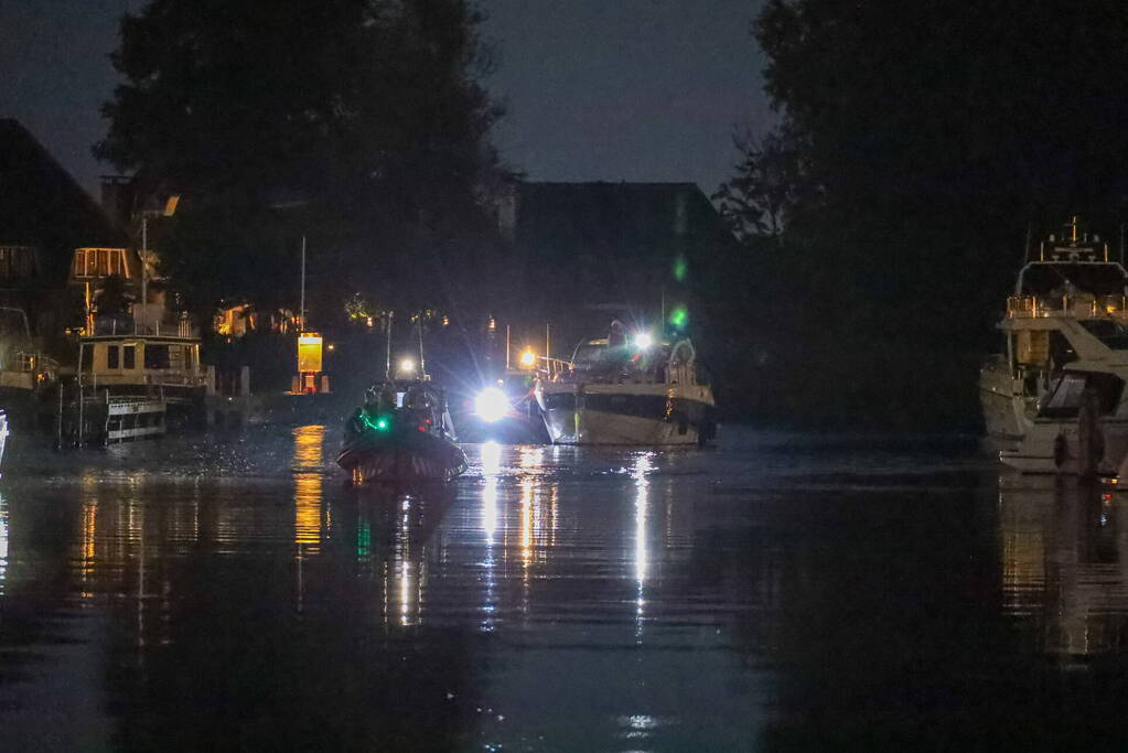 Brand aan boord van motorboot op Gooimeer