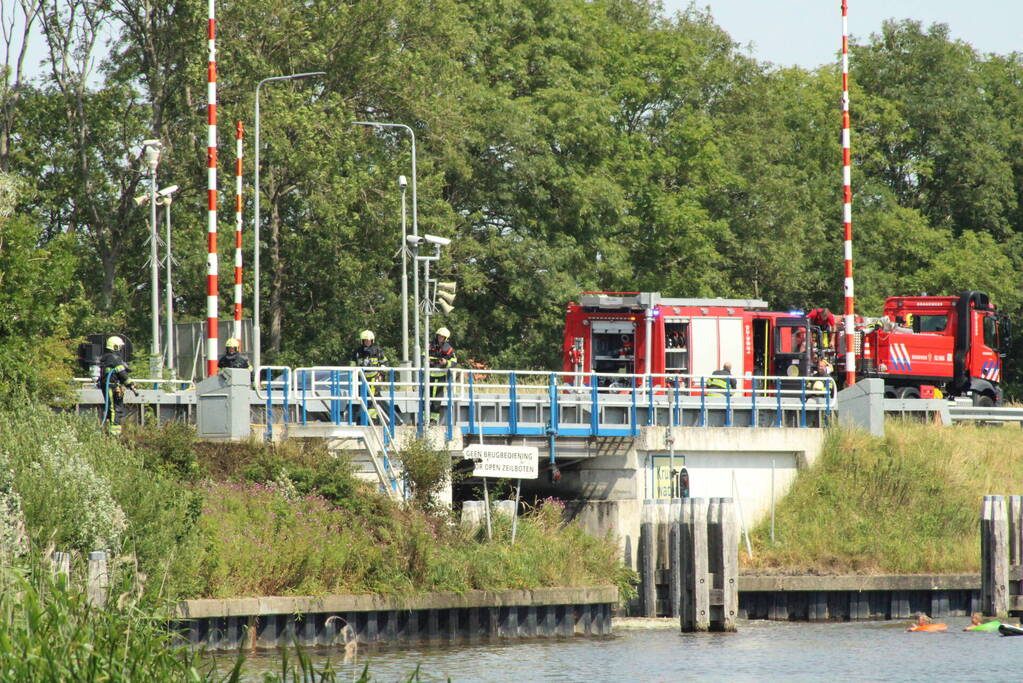 Brand naast Kruiswaterbrug geblust
