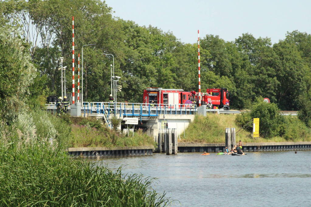 Brand naast Kruiswaterbrug geblust