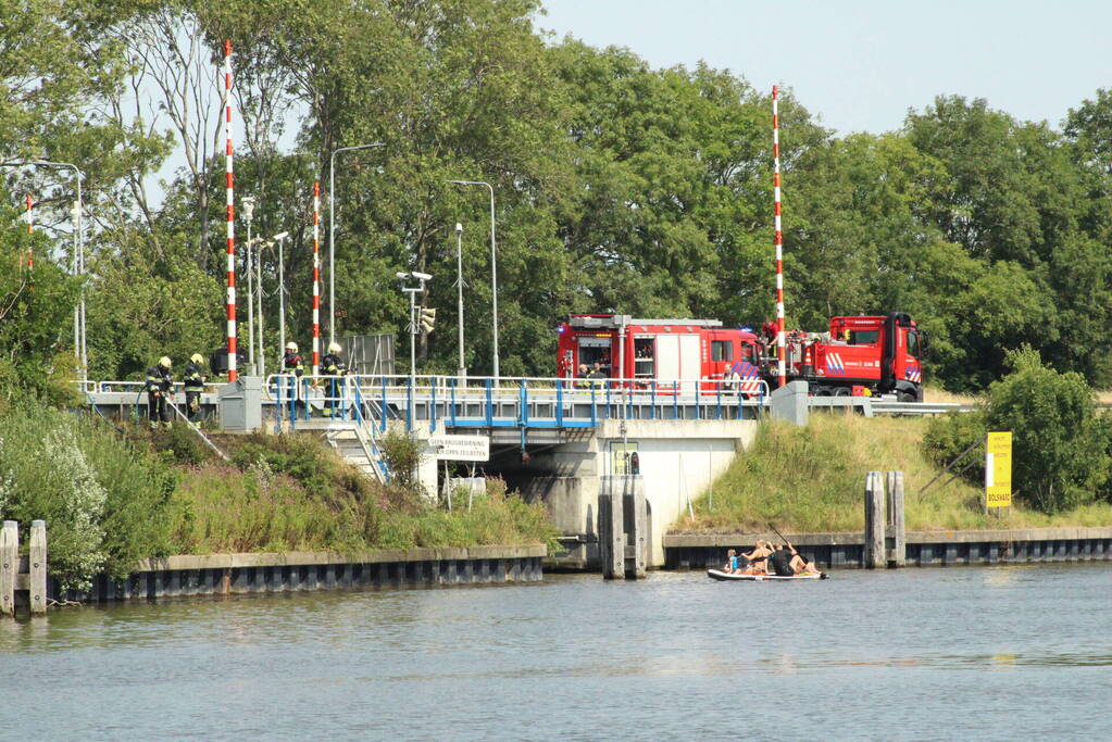Brand naast Kruiswaterbrug geblust