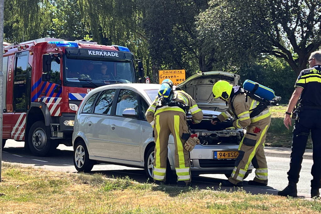 Overhitte auto gecontroleerd door brandweer