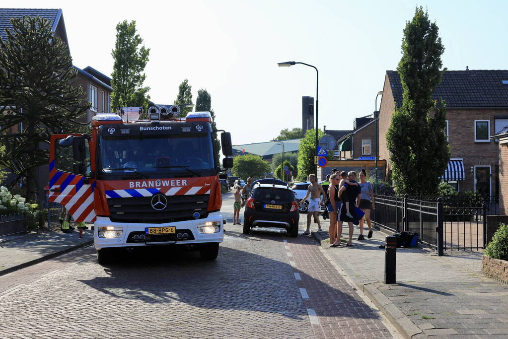 Brand in auto geblust door voorbijganger