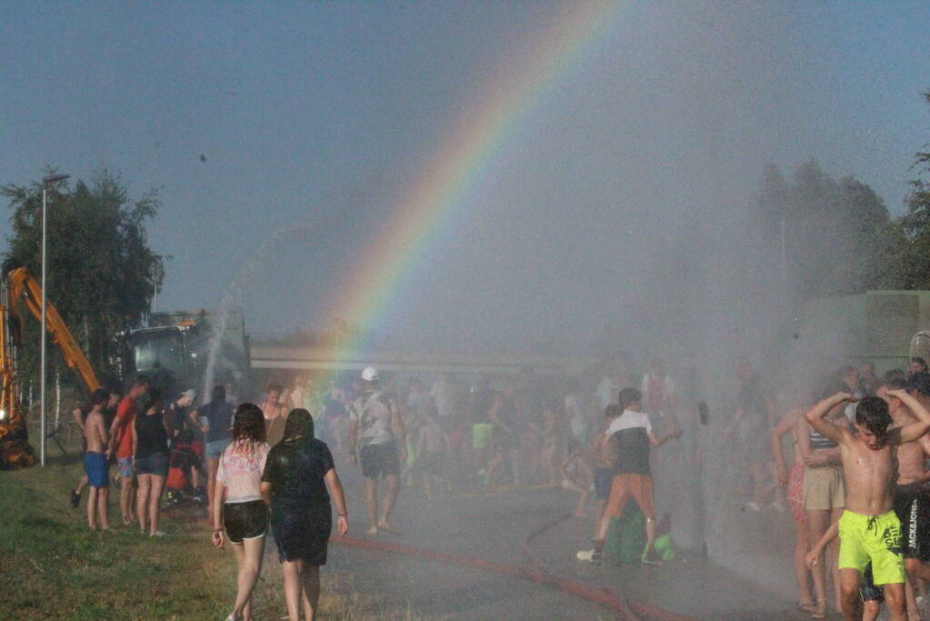 Brandweerkorps zorgt voor waterfestijn