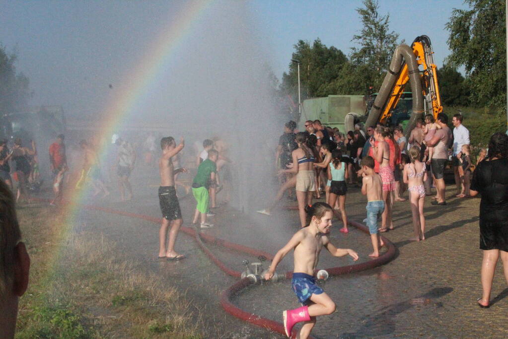 Brandweerkorps zorgt voor waterfestijn