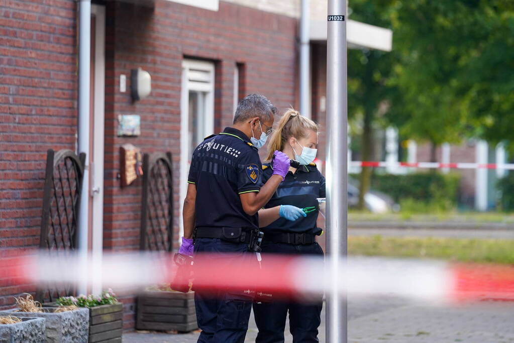 Explosief ontploft bij voordeur van woning