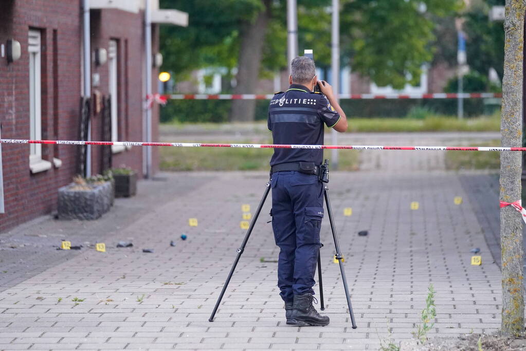 Explosief ontploft bij voordeur van woning