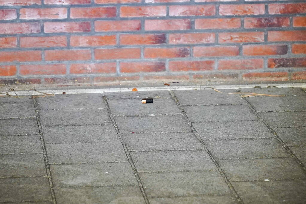 Explosief ontploft bij voordeur van woning