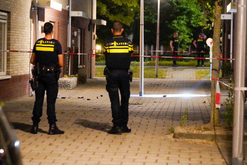 Explosief ontploft bij voordeur van woning