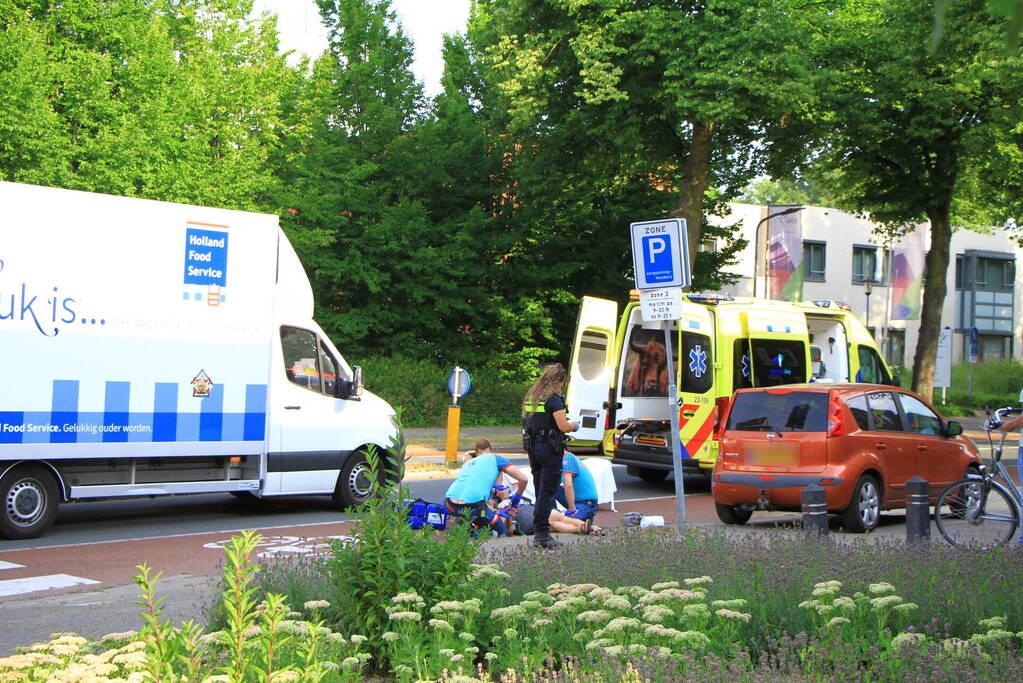 Persoon gewond bij aanrijding door bakwagen