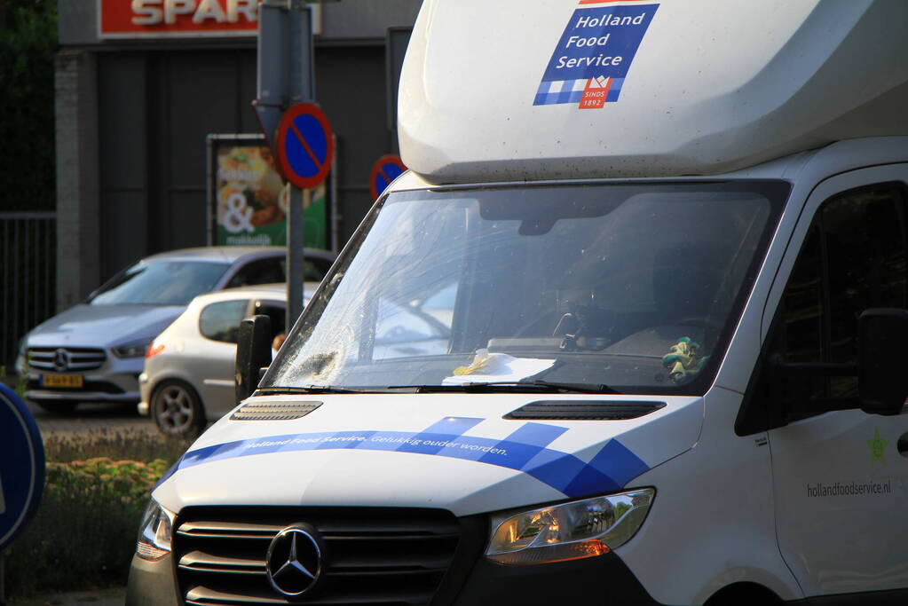 Persoon gewond bij aanrijding door bakwagen