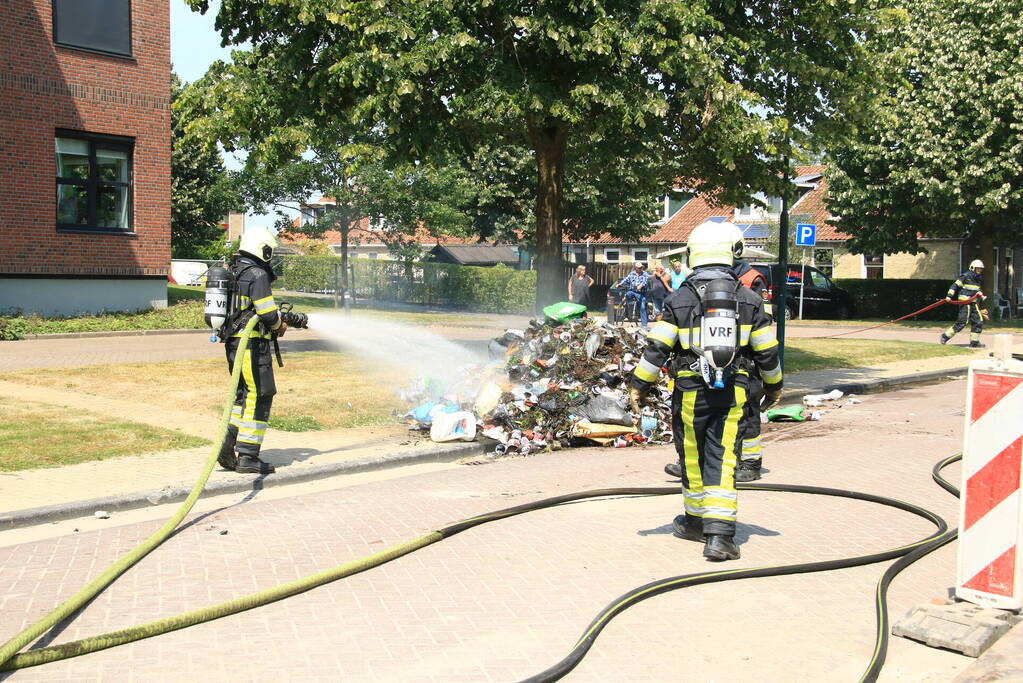 Lading vuilniswagen vat vlam