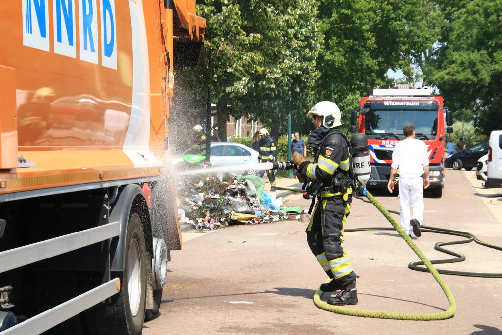 Lading vuilniswagen vat vlam
