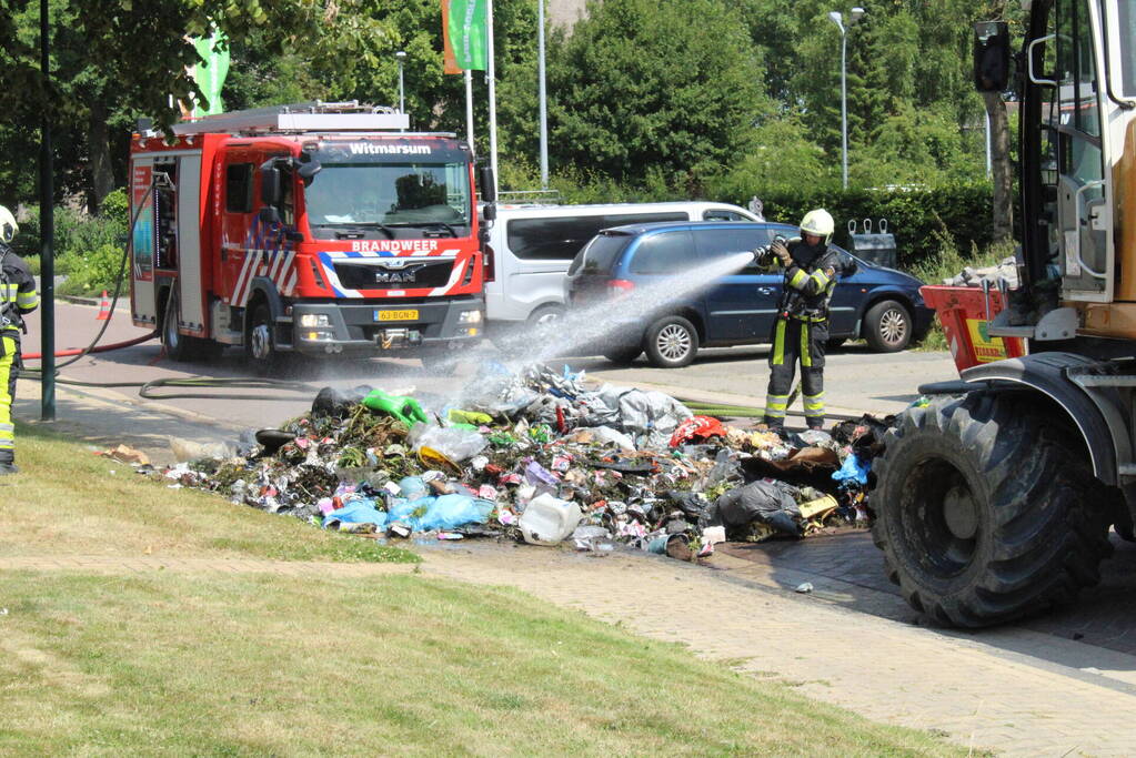 Lading vuilniswagen vat vlam