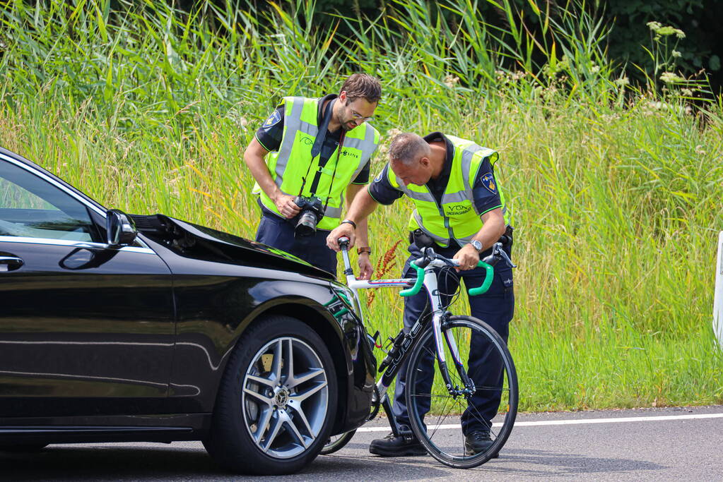 Wielrenner gewond bij aanrijding met taxi