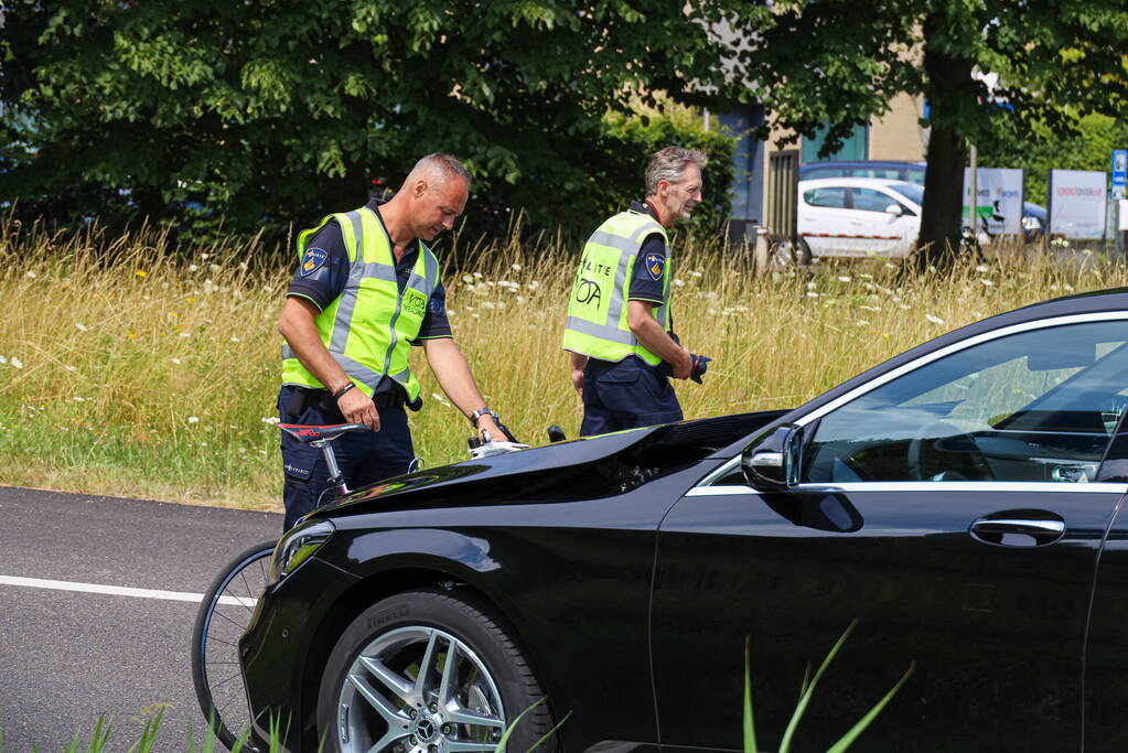 Wielrenner gewond bij aanrijding met taxi