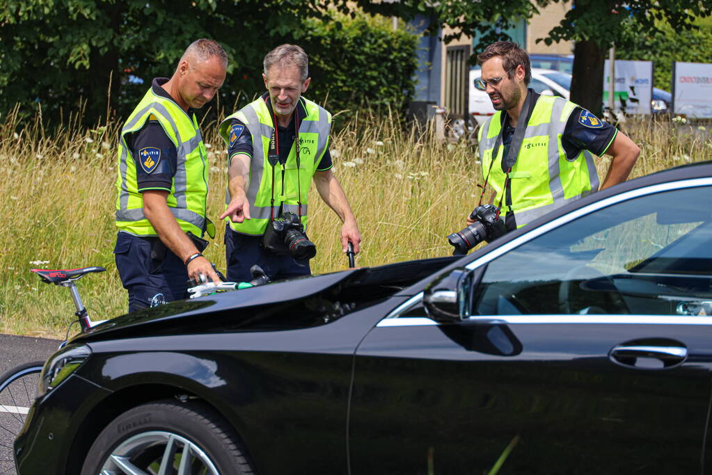 Wielrenner gewond bij aanrijding met taxi