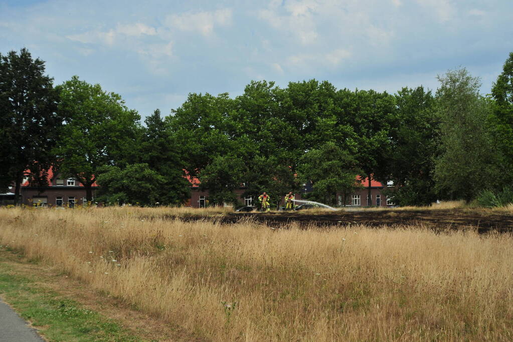 Voorbijrijdende brandweer ontdekt heidebrand
