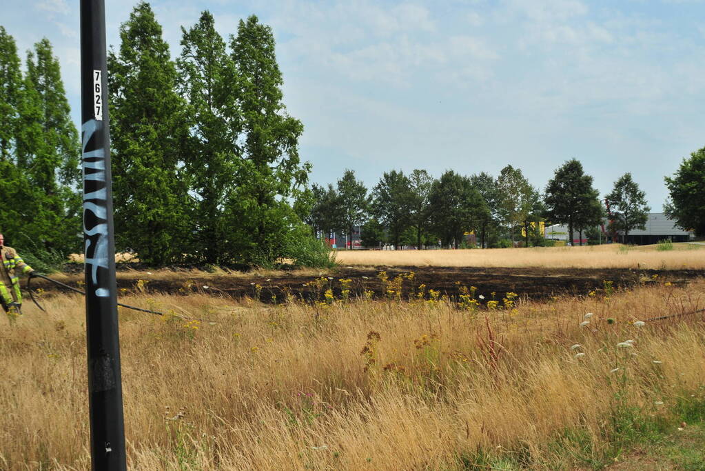 Voorbijrijdende brandweer ontdekt heidebrand
