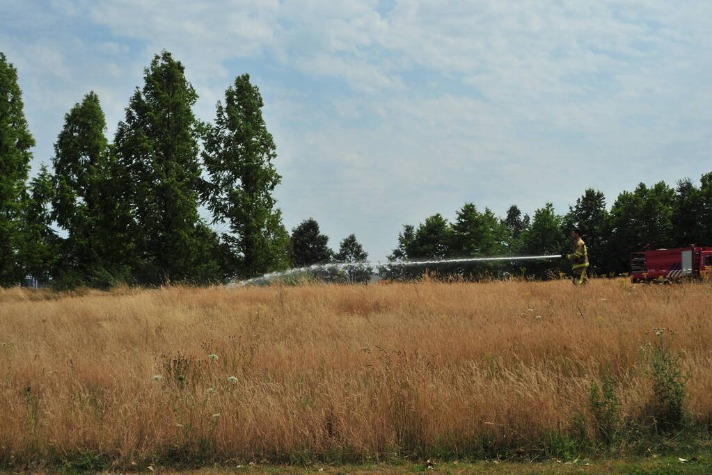 Voorbijrijdende brandweer ontdekt heidebrand