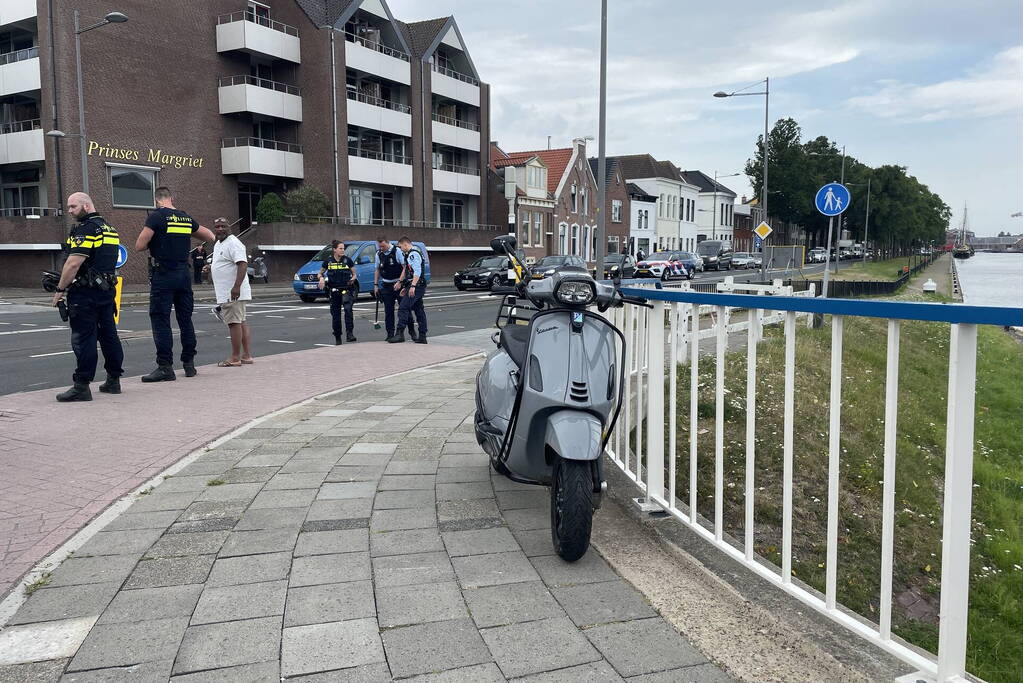Scooterrijder in botsing met vrachtwagen