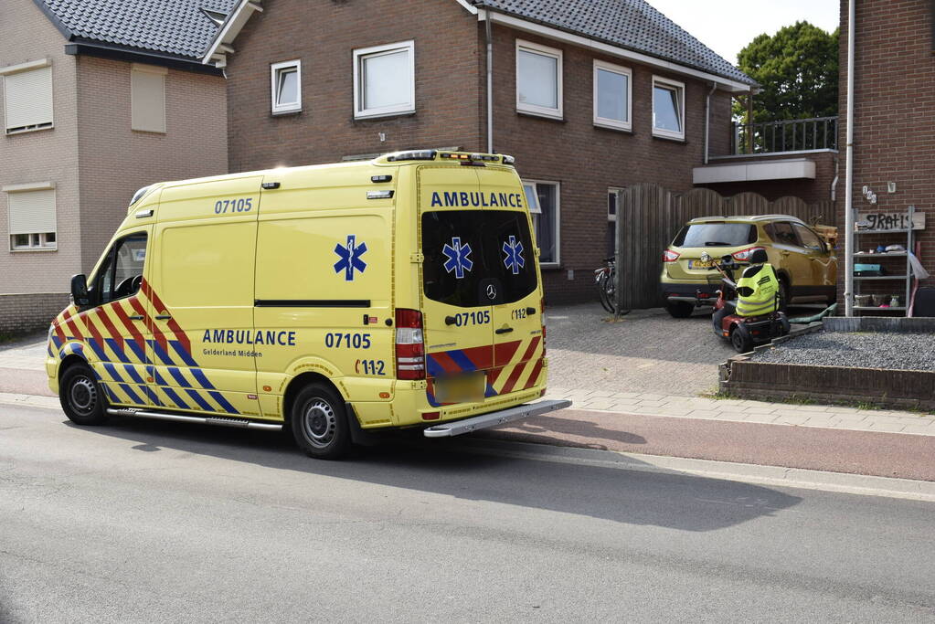 Oudere komt ten val met scootmobiel